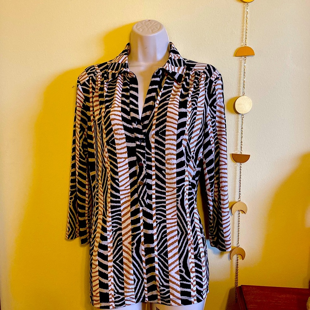 Elegant office tunic - missing top botton